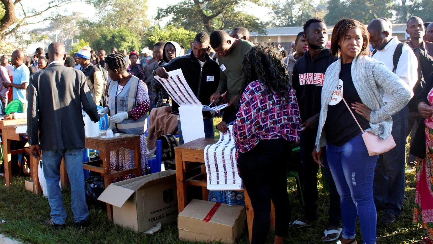 Foto de Resultados eleitorais do Malawi atrasados ​​após reivindicações de falsificação de eleitores – Quartz Africa