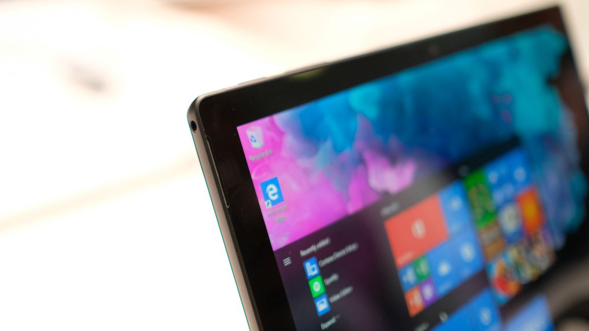 Foto de O dispositivo Surface de tela dupla da Microsoft pode usar dobradiças com alimentação líquida