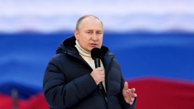Foto de Putin usou uma jaqueta acolchoada de US $ 14.000 para seu comício de invasão da Ucrânia – Quartz