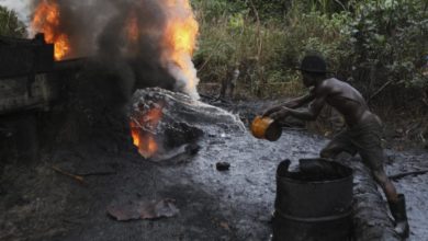 Foto de As refinarias de petróleo ilegais da Nigéria continuam a matar pessoas — Quartz Africa