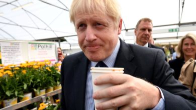 Foto de Boris Johnson foi multado por festejar durante o bloqueio – Quartz at Work
