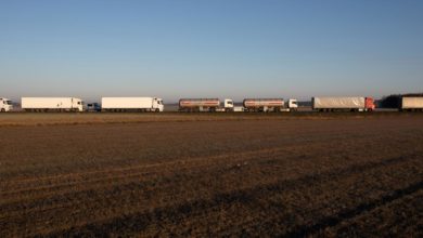 Foto de Uma linha de 80 km de caminhões russos tenta escapar das sanções da UE – Quartz