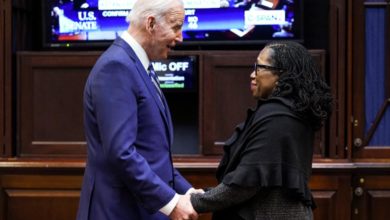Foto de Senado dos EUA confirma Ketanji Brown Jackson como juiz da Suprema Corte – Quartz Daily Brief – Quartz