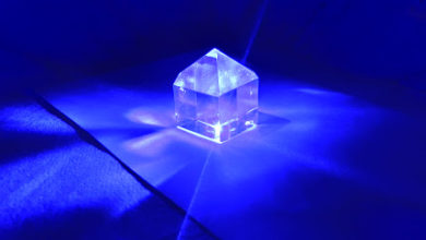 Foto de Este cristal especial é o primeiro produto espacial já vendido — Space Business — Quartz