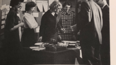 Foto de A história das aulas da escola de negócios para esposas executivas – Quartz no trabalho
