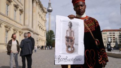 Foto de #BringBackNgonnso devolveu uma estátua saqueada de uma deusa camaronesa — Quartz Africa