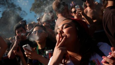 Foto de Mais americanos agora fumam maconha do que cigarros de tabaco – Quartz